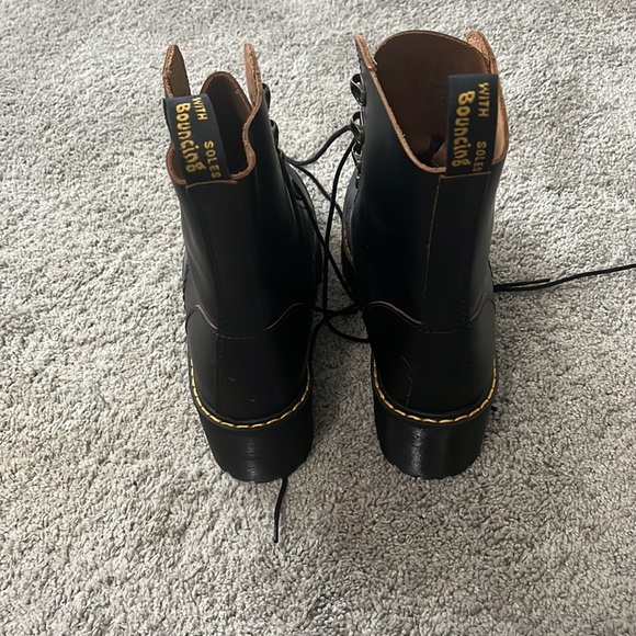 Dr. Marten Leona Boots - Picture 3 of 4